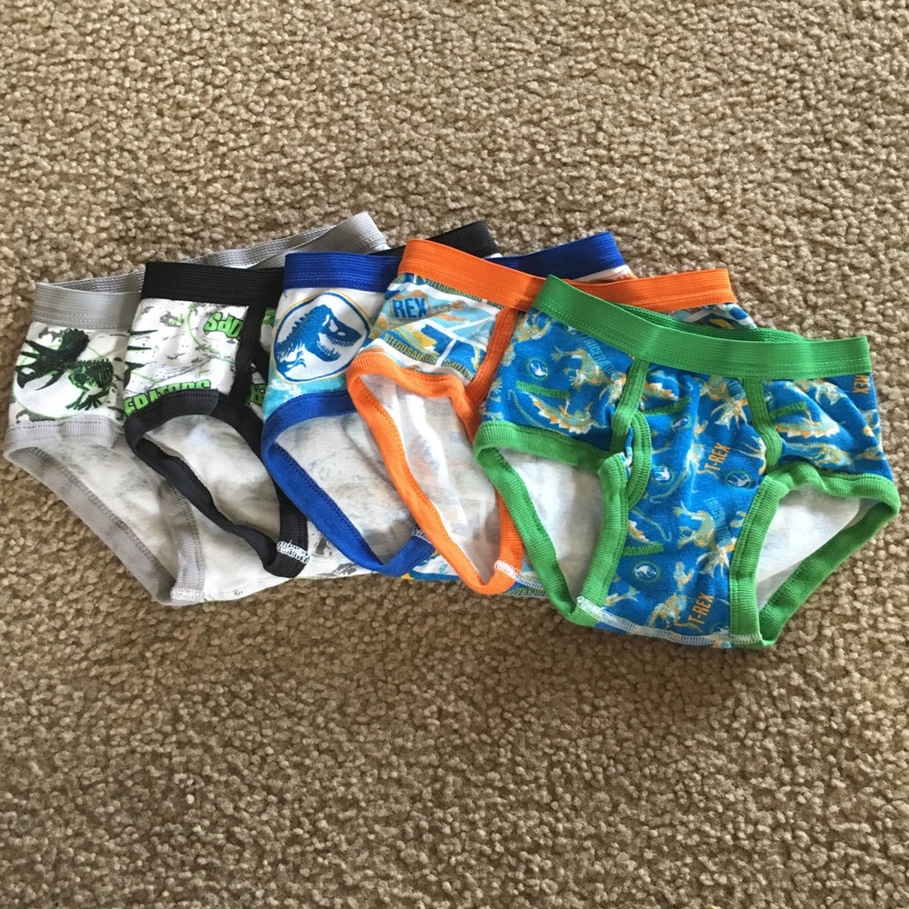 🤑 FREE Jurassic World Boys 4